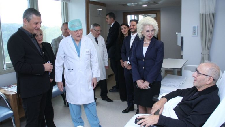  CHP lideri Özgür Özel’den Haberal’a övgü: “Türkiye’nin onurudur”