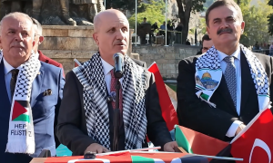 Yükseköğretim Kurulu Başkanı Özvar ile öğrenciler birlikte yürüdü