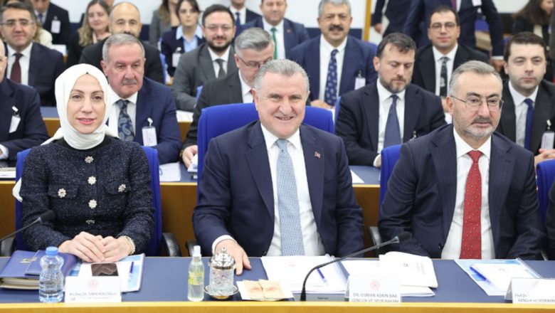  Bak'tan Kırmızı Kart'a "VAR'dan döner" Cevabı