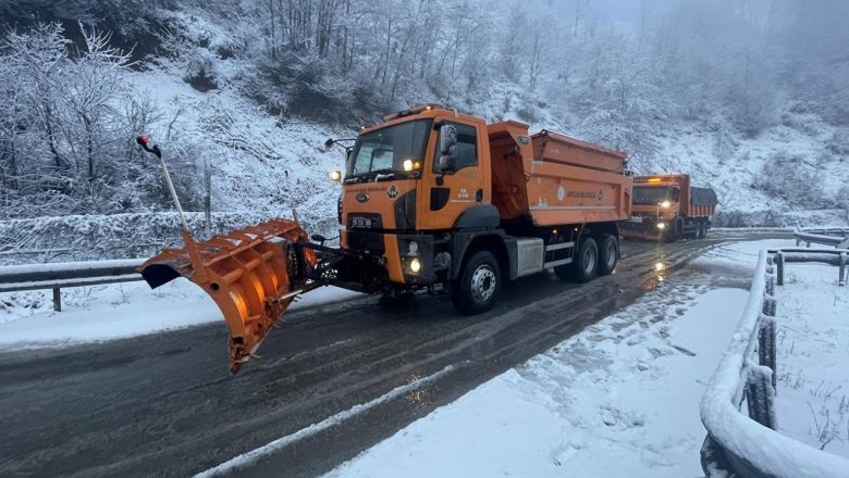  Karayolları’ndan yoğun kar mesaisi: Ekipler 7/24 sahada