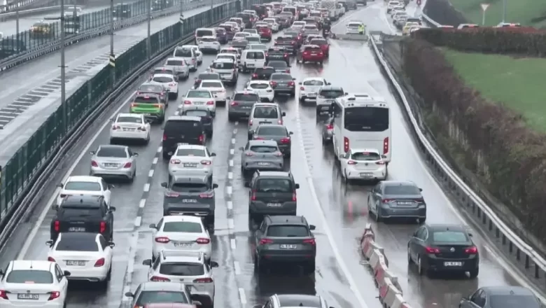  Bayramda ulaşımda yoğunluk: 12 milyonu aşkın araç geçiş yaptı